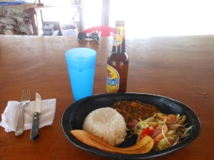 Typpical colombian "almuerzo": rice, salad, chicken mixed with veggies and plantains (my love!)